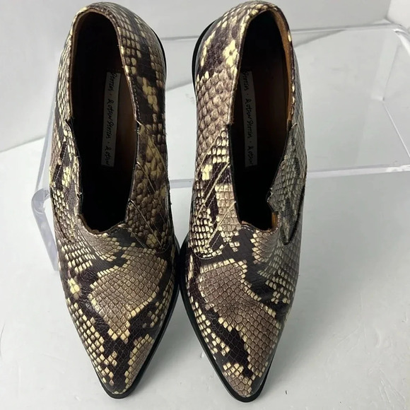 & Other Stories Snakeskin Pointed Toe Ankle Chelsea Bootie Stacked Heel Size 7 - Picture 9 of 13